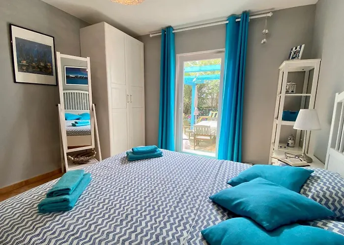 Apartmán Didi With Private Garden, Close To The Krk Center *