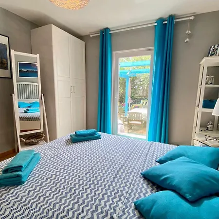 Apartment Didi With Private Garden, Close To The Krk Center *