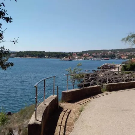 Didi With Private Garden, Close To The Krk Center Apartman Krk Town