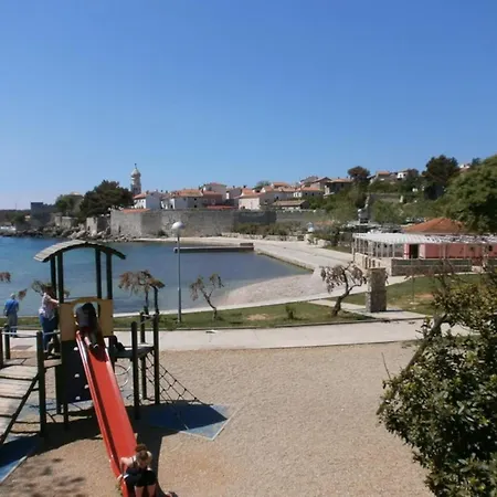 Didi With Private Garden, Close To The Krk Center Apartman *