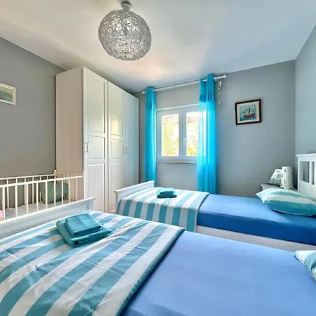 Didi With Private Garden, Close To The Krk Center Apartman